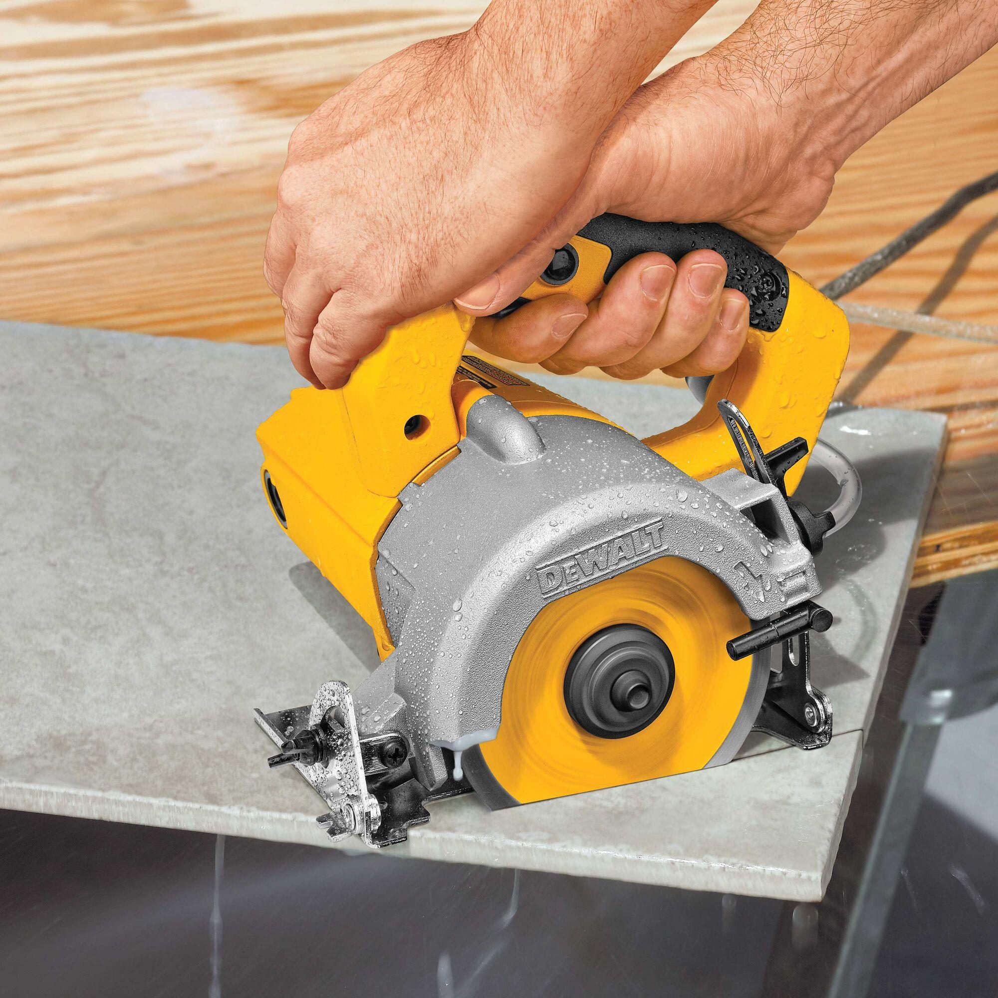 DEWALT 100 mm Tile/Ceramic Cutter (Professional)