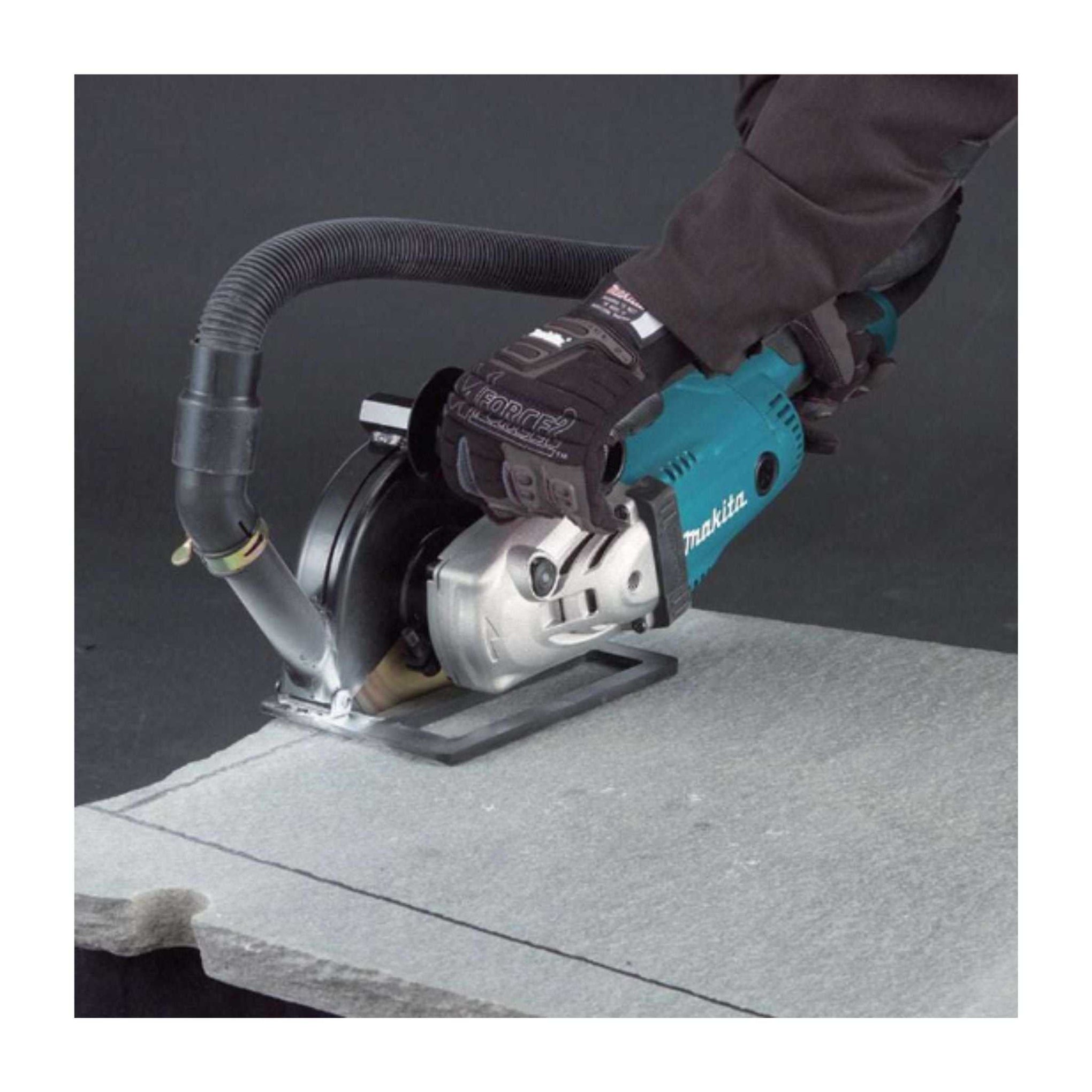 Makita  Angle Grinder GA7020, 2200W 180mm Capacity